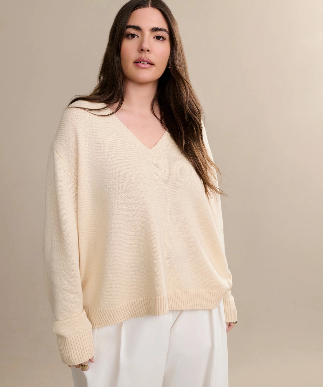 Simone V-Neck Wide Hem Detail