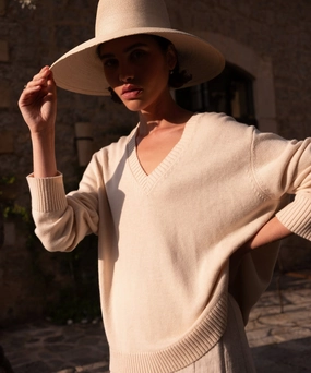 Simone V-Neck VeganFriendly Material Hypoallergenic Fiber