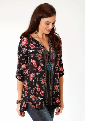 Year-Round Favorite Roper Womens Black Poly/Spandex Shark Bite Floral S/S Tunic