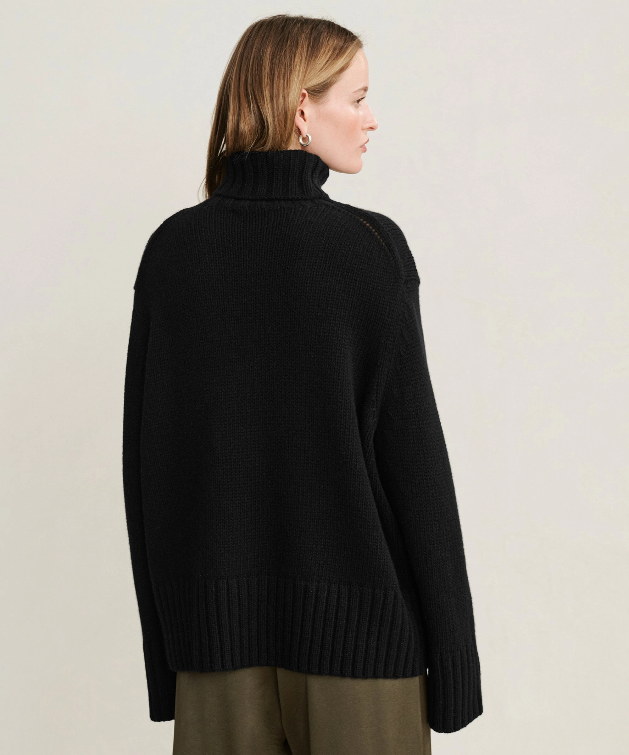 Versatile Casual Look Cashmere Jet Turtleneck