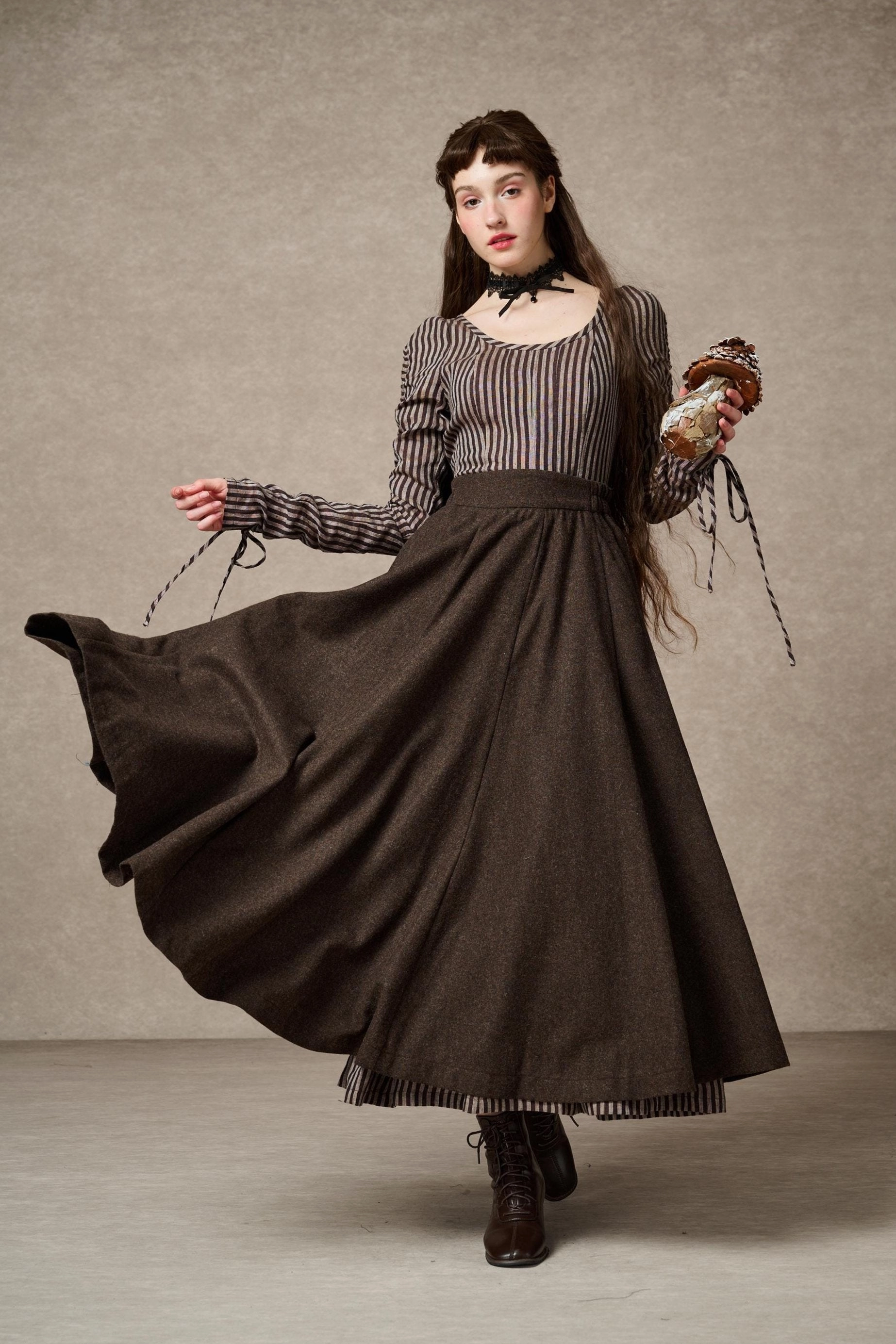 The Soft Lawn 12 | Midi Wool Skirt Low Key