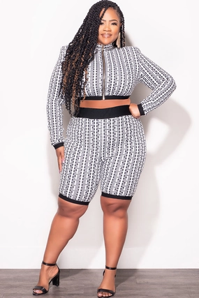 Cozy and Relaxed Seam-Free Final Sale Plus Size 2pc Long Sleeve Zip-Up Crop Top and Short Set in White and Black Maze Print