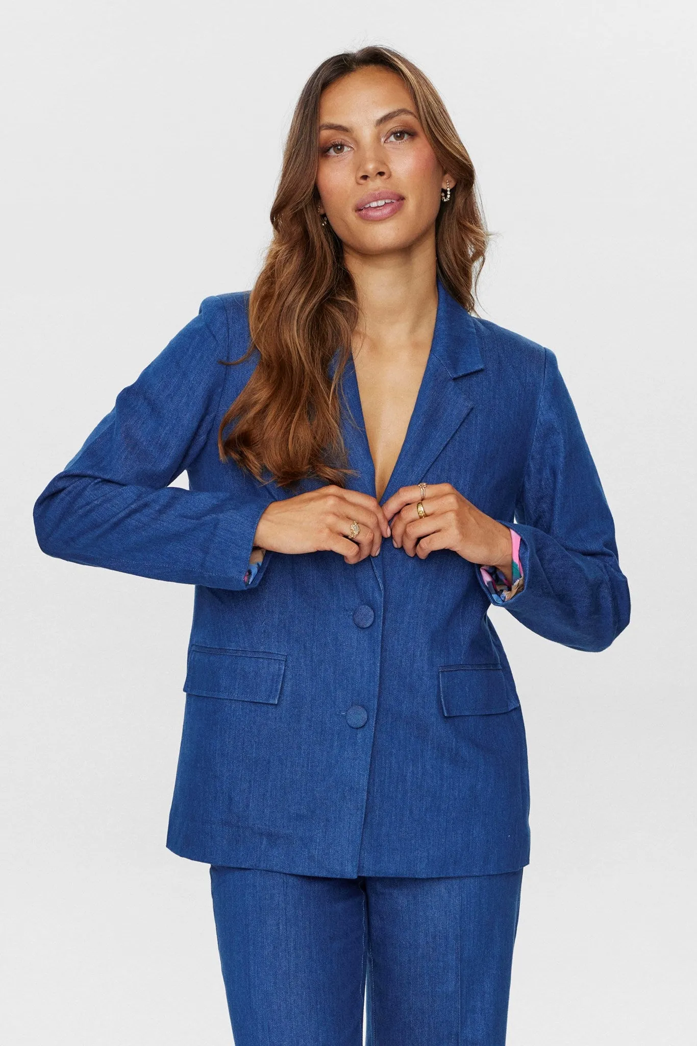 NUALETTA BLAZER  - Med. Blue Washed Denim Modern Travel Look
