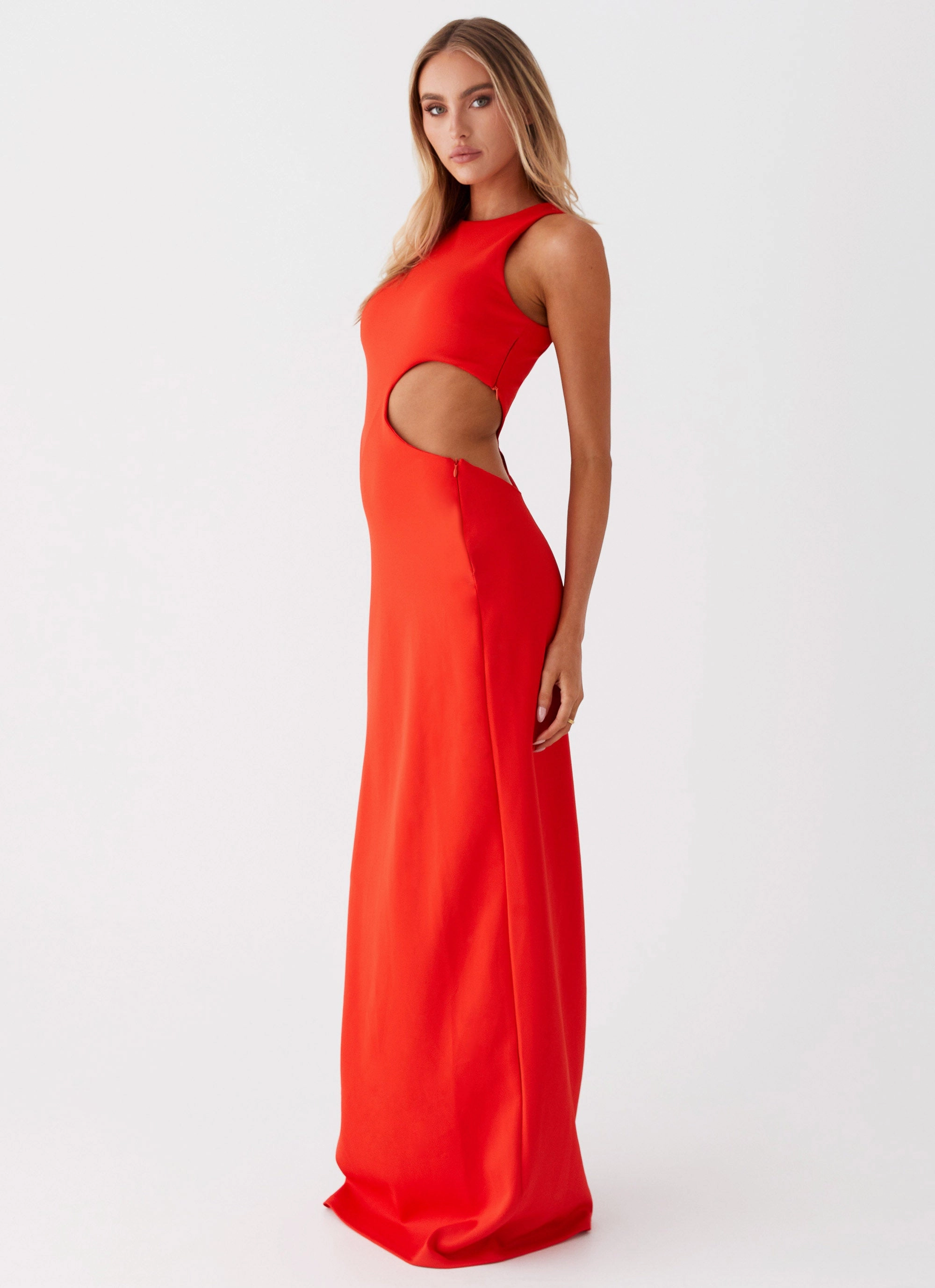 Vaeloria Maxi Dress - Red Wrap-Style Trend Glow