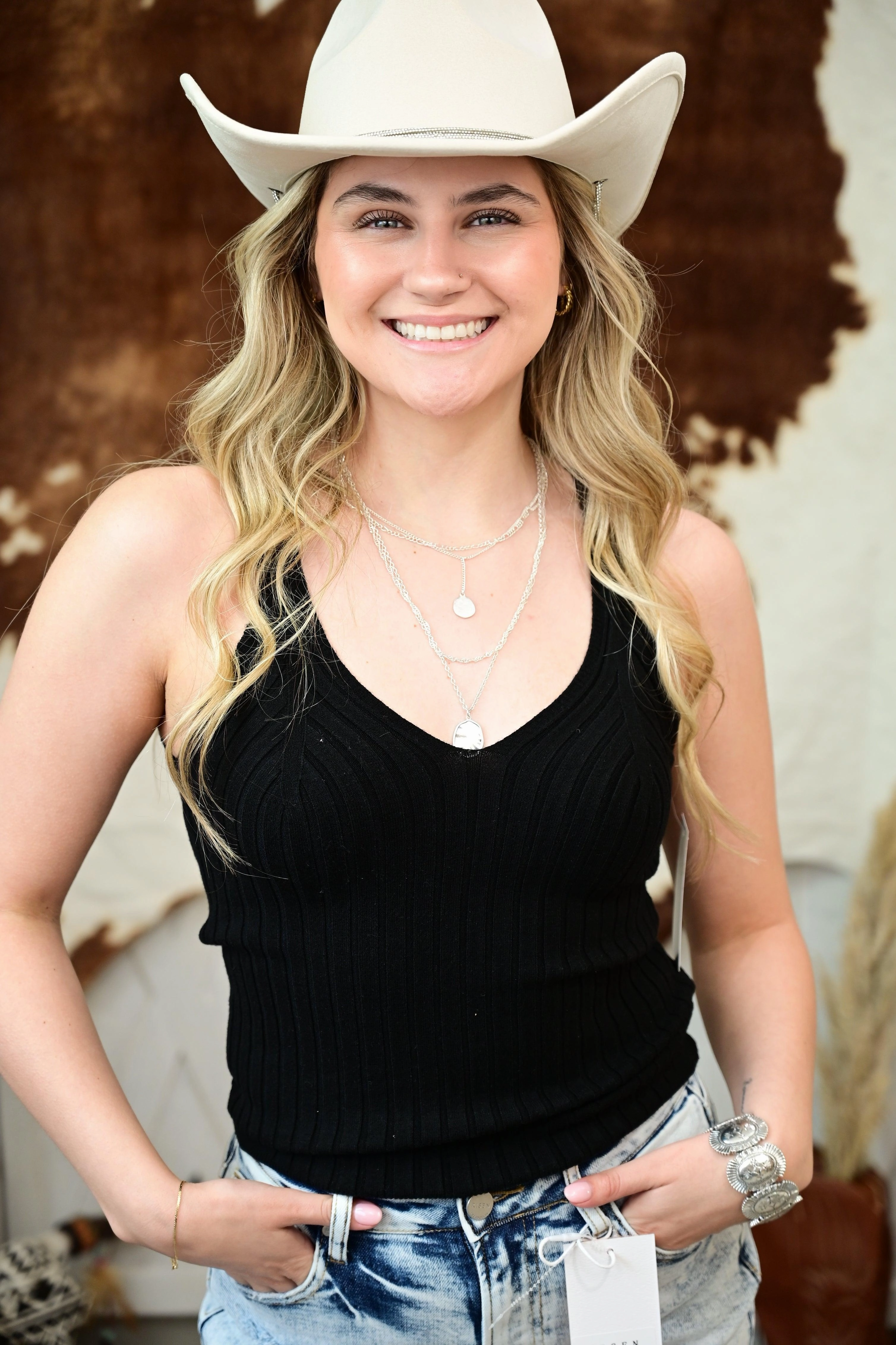 KENDALL RIBBED V-NECK TANK TOP Chic Tee