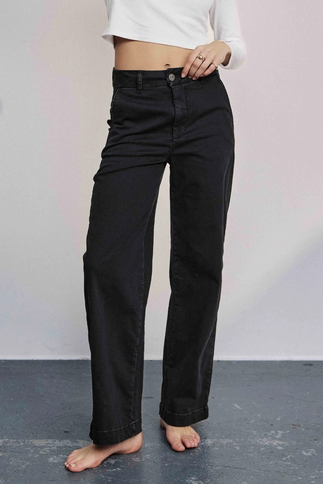 NUAMBER PANTS SHORT BLACK - Caviar Holiday Vibes Stretch Daywear Fit