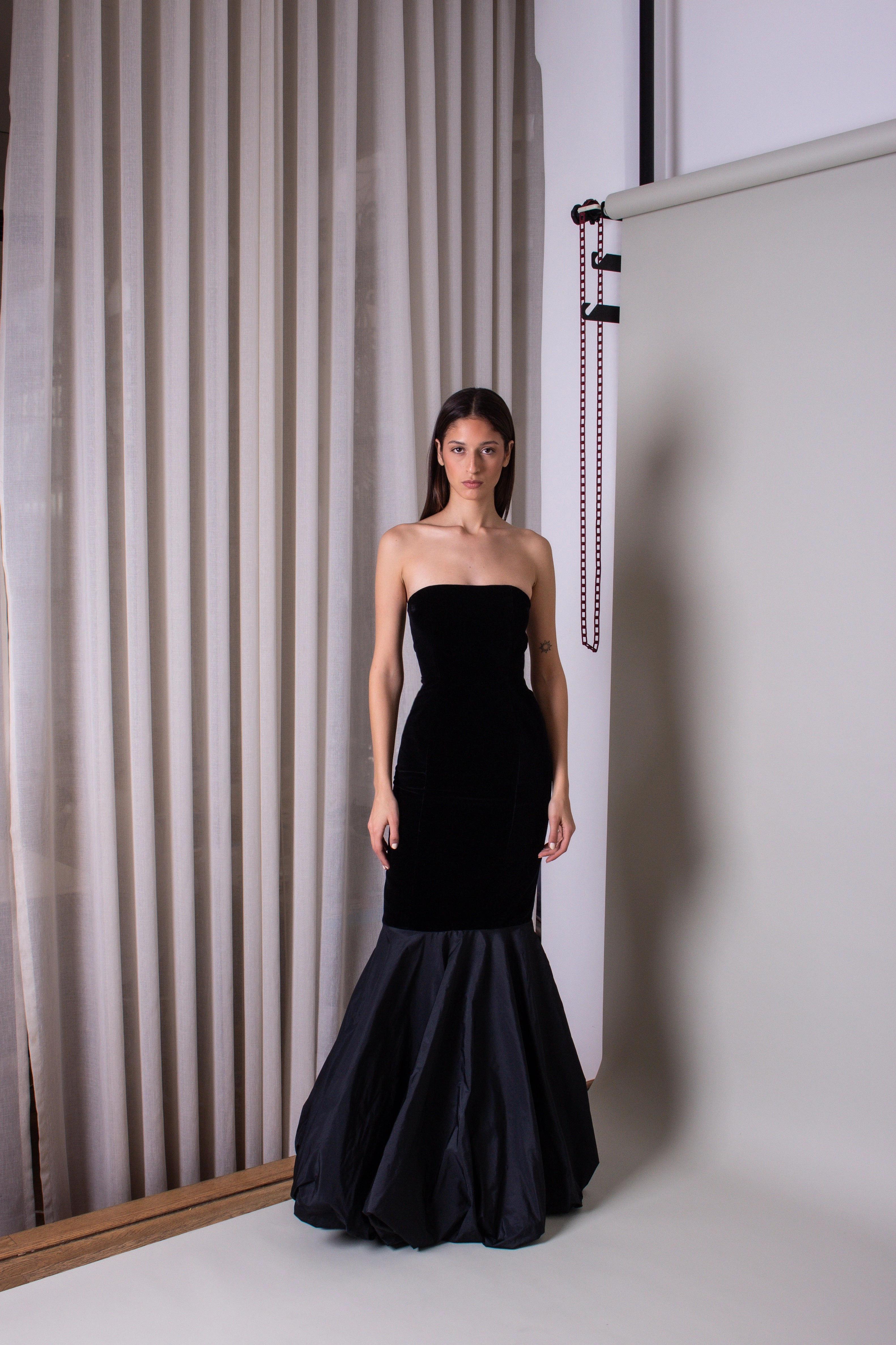 Chill Comfort Crisp Detail Vent Leger Velvet Dress